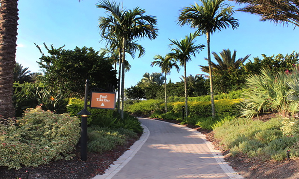 Esplanade at Lakewood Ranchpath to pool and tiki bar